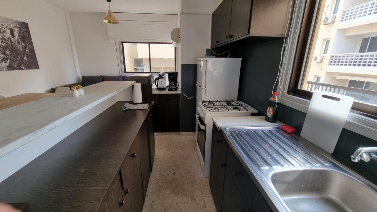 Cozy Beach Apt / 100 Mbit+ Netflix / Near Airport Larnaca Exterior foto