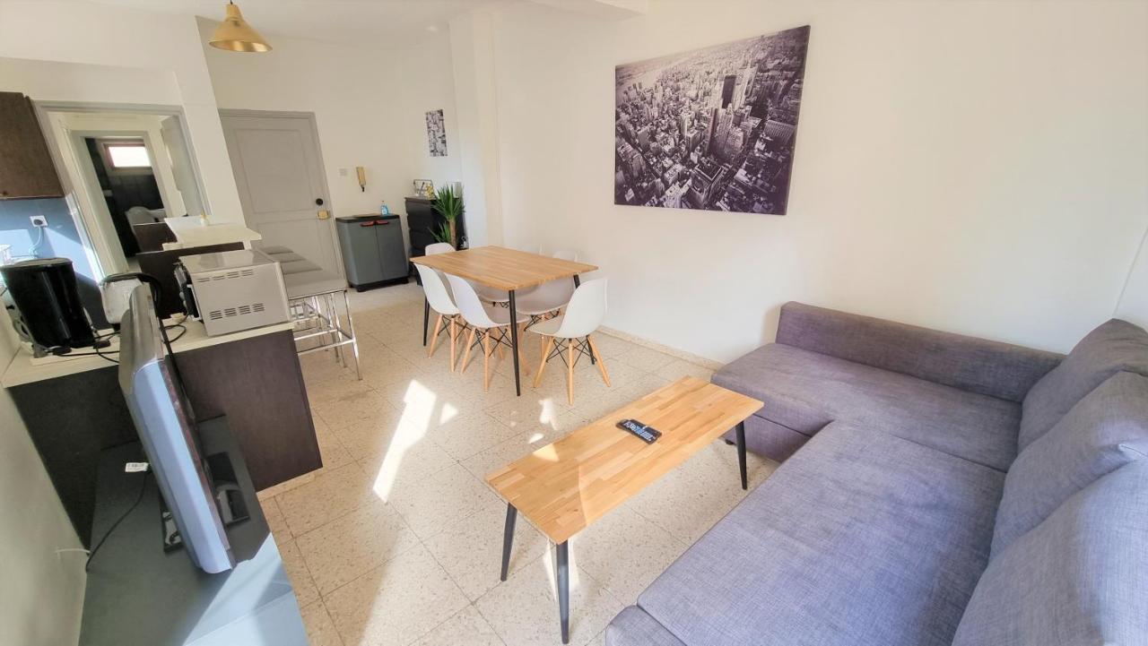 Cozy Beach Apt / 100 Mbit+ Netflix / Near Airport Larnaca Exterior foto