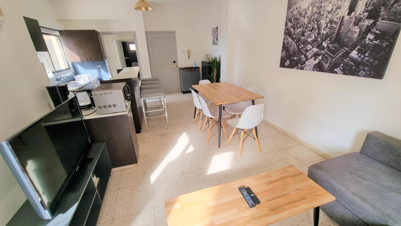 Cozy Beach Apt / 100 Mbit+ Netflix / Near Airport Larnaca Exterior foto