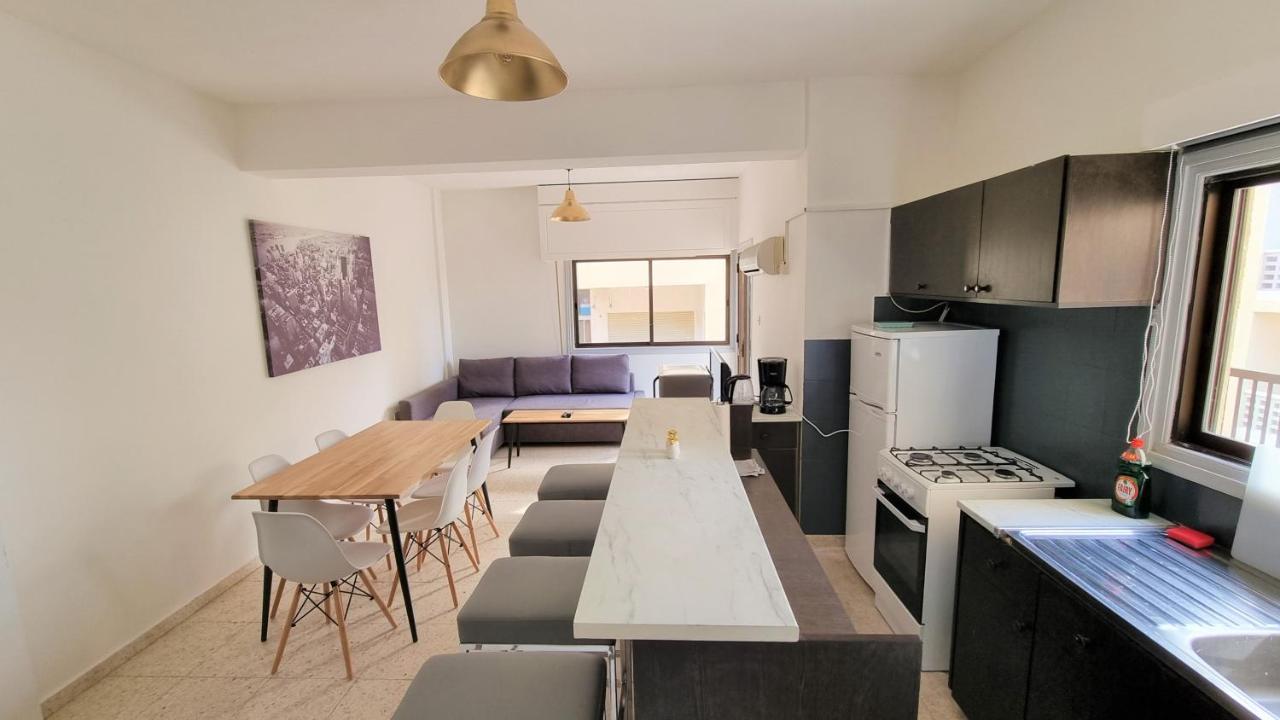Cozy Beach Apt / 100 Mbit+ Netflix / Near Airport Larnaca Exterior foto