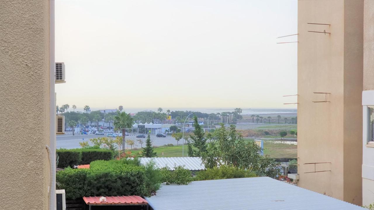 Cozy Beach Apt / 100 Mbit+ Netflix / Near Airport Larnaca Exterior foto