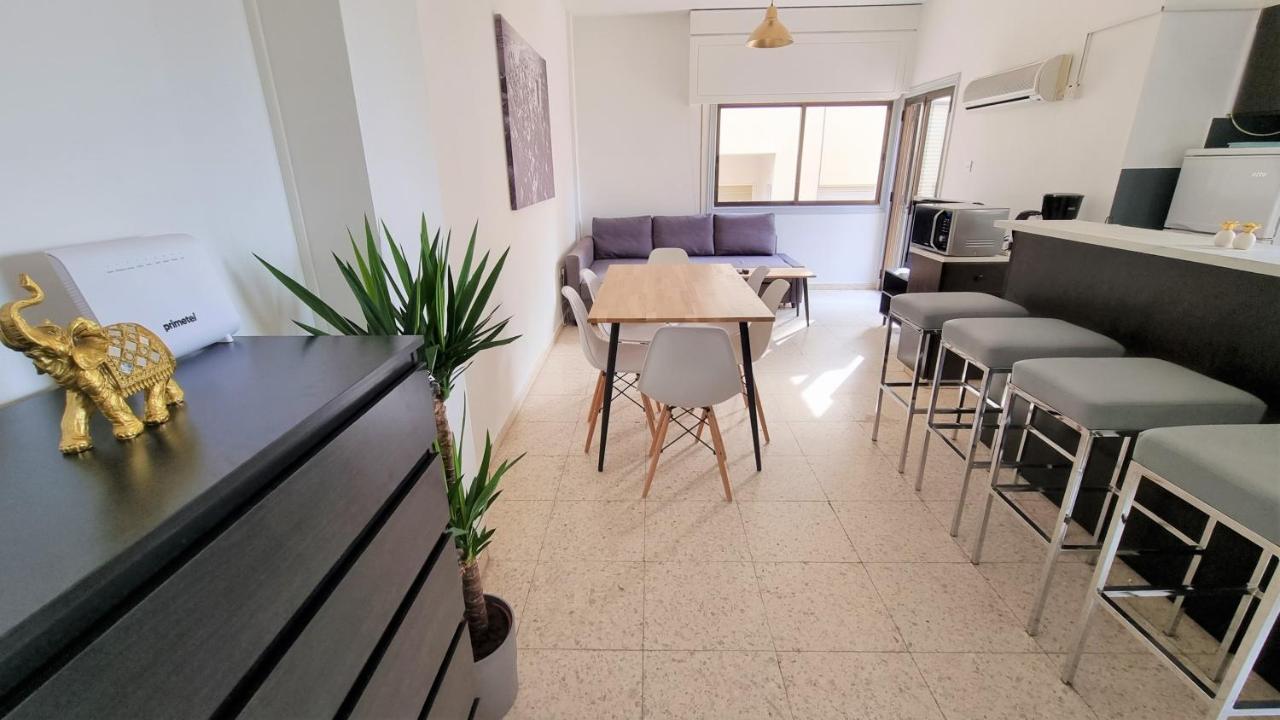 Cozy Beach Apt / 100 Mbit+ Netflix / Near Airport Larnaca Exterior foto