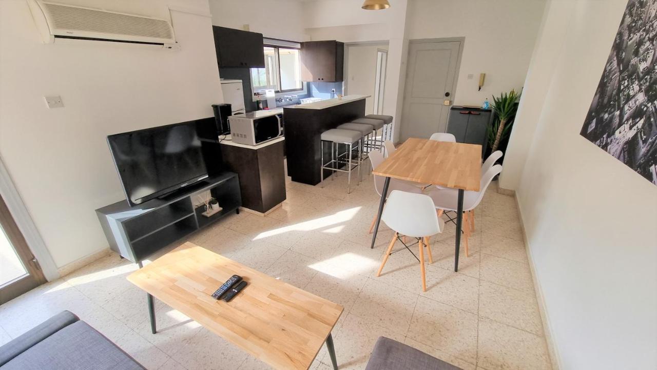 Cozy Beach Apt / 100 Mbit+ Netflix / Near Airport Larnaca Exterior foto