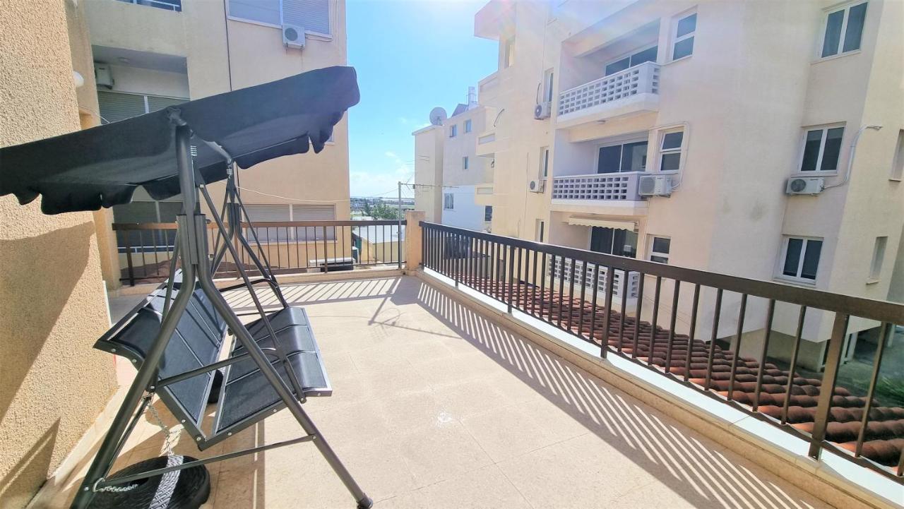 Cozy Beach Apt / 100 Mbit+ Netflix / Near Airport Larnaca Exterior foto